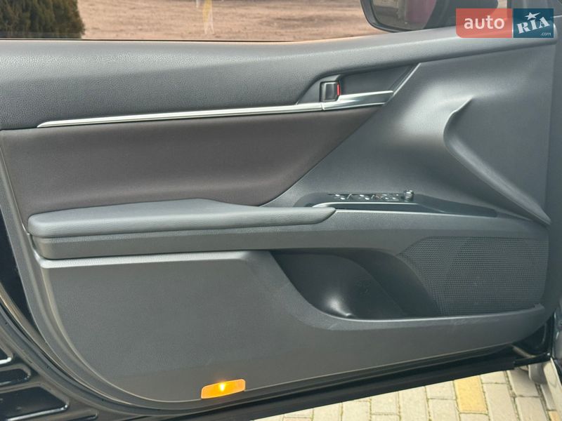 Седан Toyota Camry 2018 в Днепре