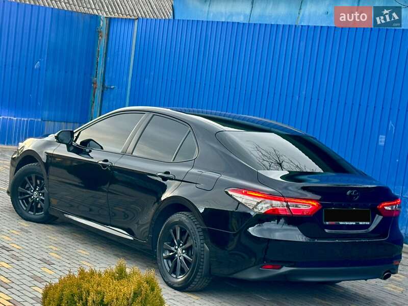 Седан Toyota Camry 2018 в Днепре
