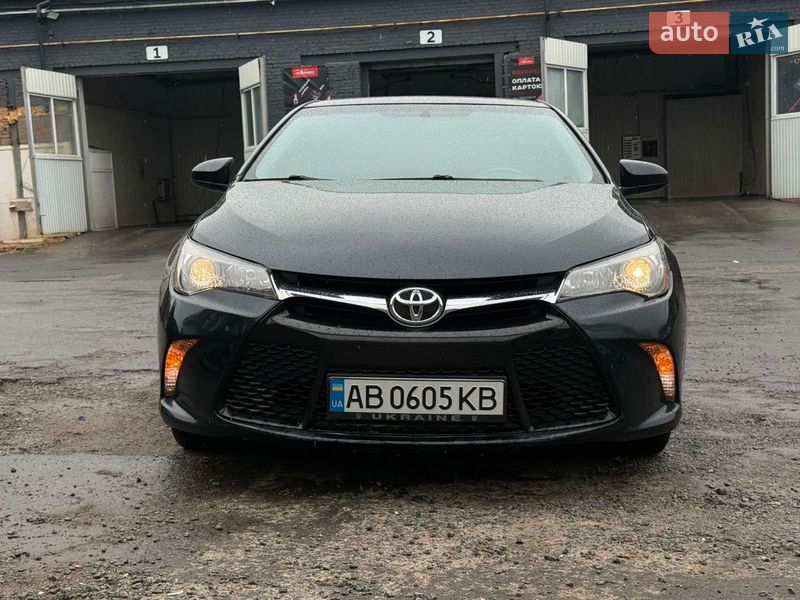 Седан Toyota Camry 2016 в Виннице