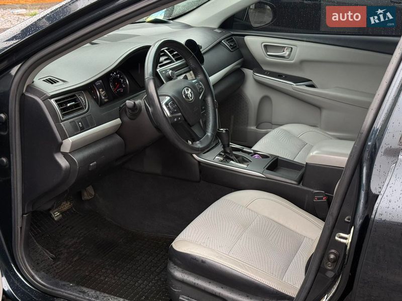 Седан Toyota Camry 2016 в Виннице