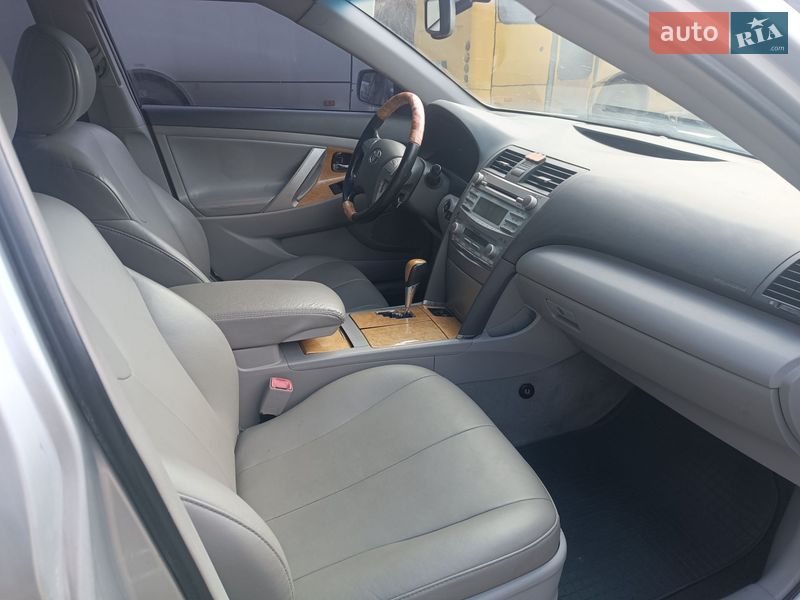 Седан Toyota Camry 2006 в Киеве