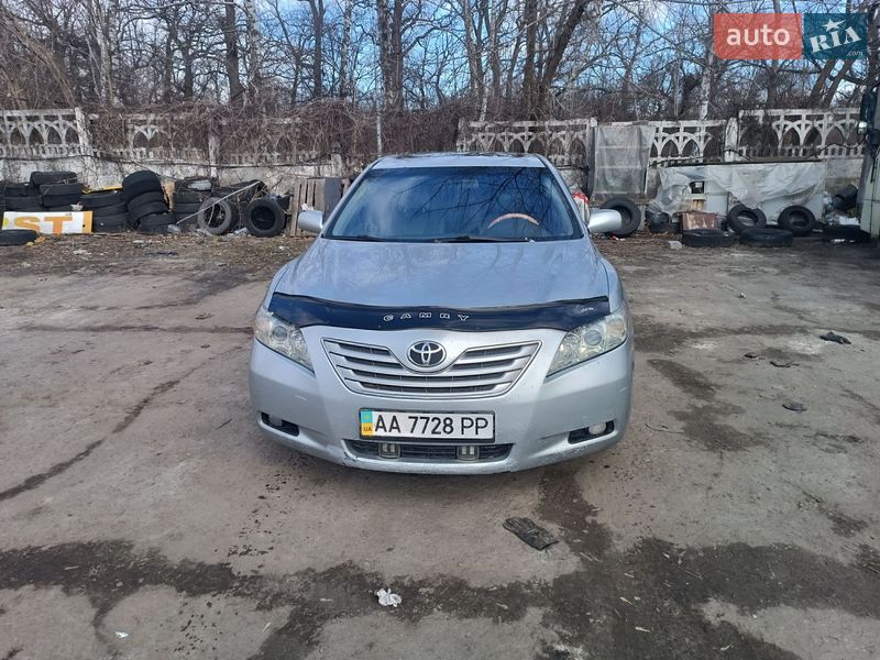 Седан Toyota Camry 2006 в Киеве