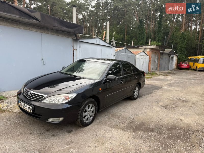 Седан Toyota Camry 2004 в Киеве