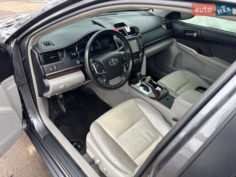Седан Toyota Camry 2014 в Гадяче