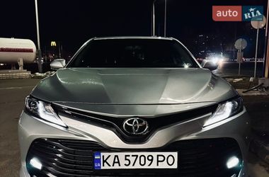 Седан Toyota Camry 2017 в Киеве