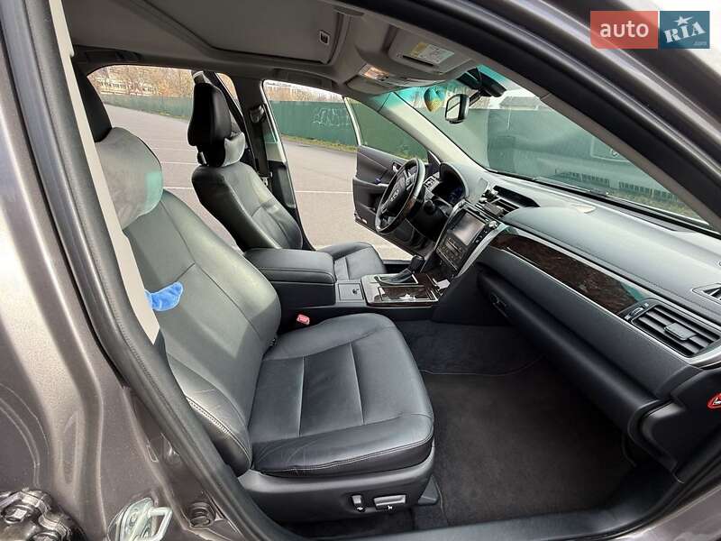 Седан Toyota Camry 2015 в Ивано-Франковске