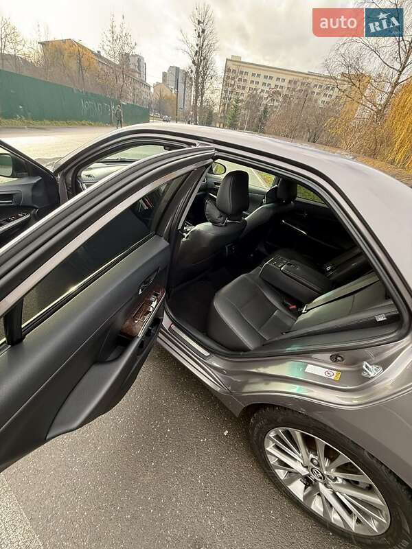 Седан Toyota Camry 2015 в Ивано-Франковске