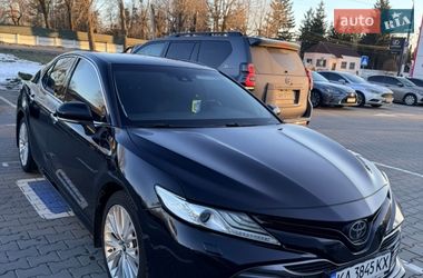 Седан Toyota Camry 2018 в Житомире
