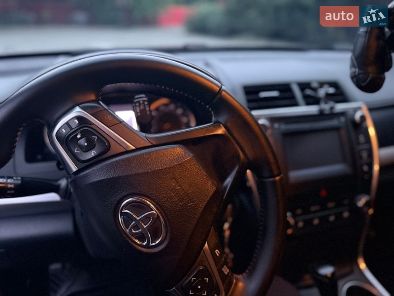 Седан Toyota Camry 2016 в Харькове