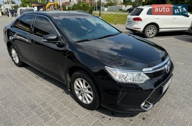 Седан Toyota Camry 2017 в Хмельницком