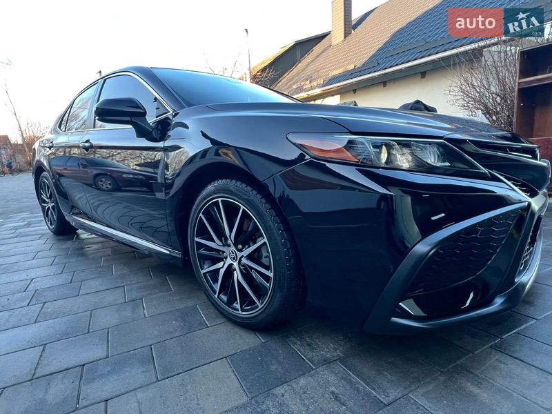 Седан Toyota Camry 2020 в Буче