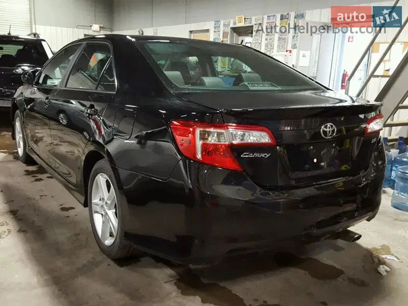 Седан Toyota Camry 2014 в Киеве