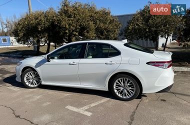 Седан Toyota Camry 2018 в Киеве