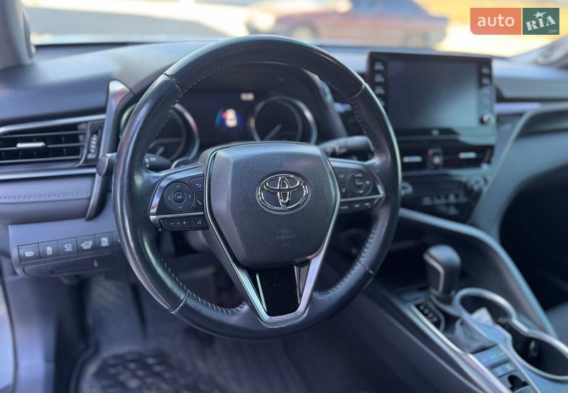 Седан Toyota Camry 2022 в Дніпрі