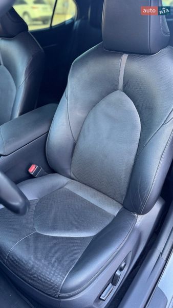 Седан Toyota Camry 2022 в Дніпрі