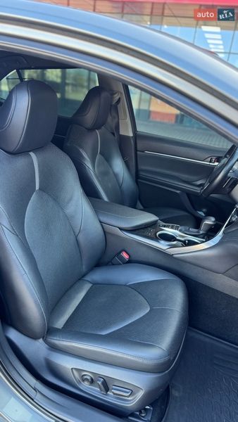 Седан Toyota Camry 2022 в Дніпрі