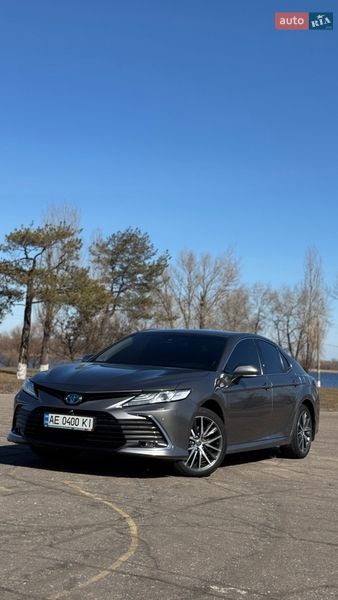 Седан Toyota Camry 2022 в Дніпрі