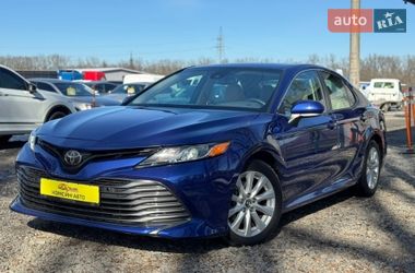 Седан Toyota Camry 2017 в Умани