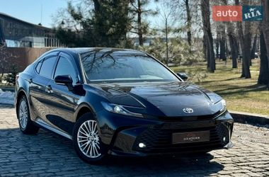 Седан Toyota Camry 2025 в Киеве
