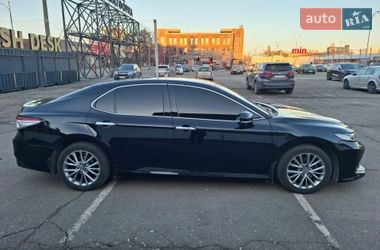 Седан Toyota Camry 2018 в Киеве