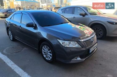 Седан Toyota Camry 2014 в Харькове