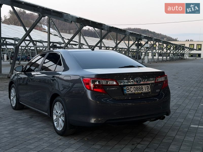 Седан Toyota Camry 2013 в Львове