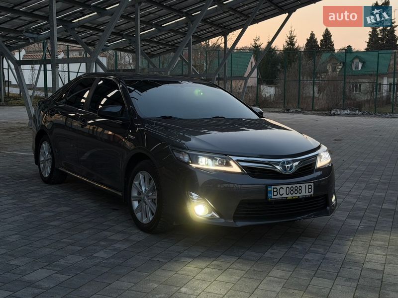 Седан Toyota Camry 2013 в Львове