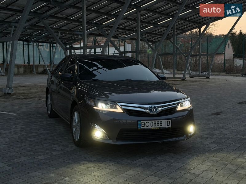 Седан Toyota Camry 2013 в Львове