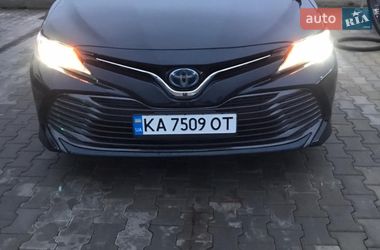Седан Toyota Camry 2020 в Києві