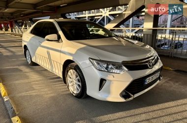 Седан Toyota Camry 2016 в Киеве