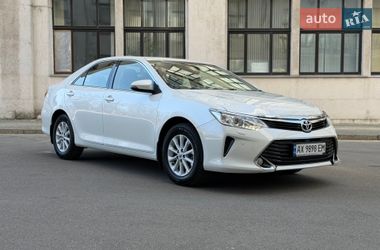 Седан Toyota Camry 2017 в Харкові