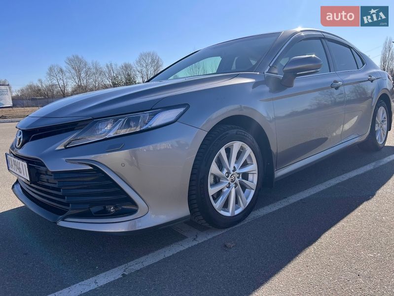 Седан Toyota Camry 2023 в Киеве