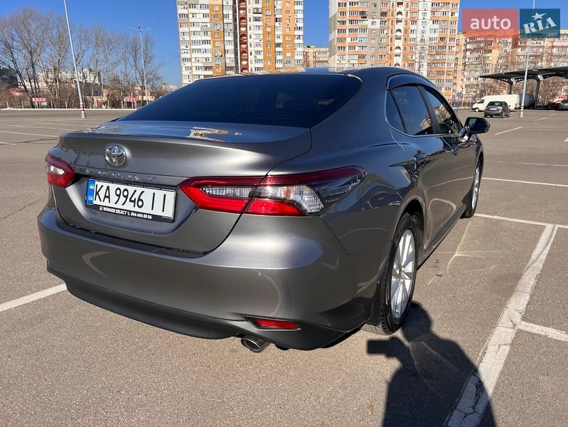 Седан Toyota Camry 2023 в Киеве