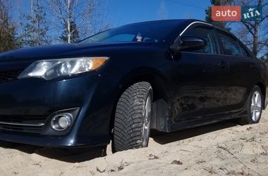 Седан Toyota Camry 2014 в Вишгороді