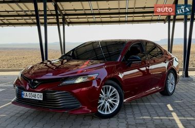 Седан Toyota Camry 2018 в Тернополе