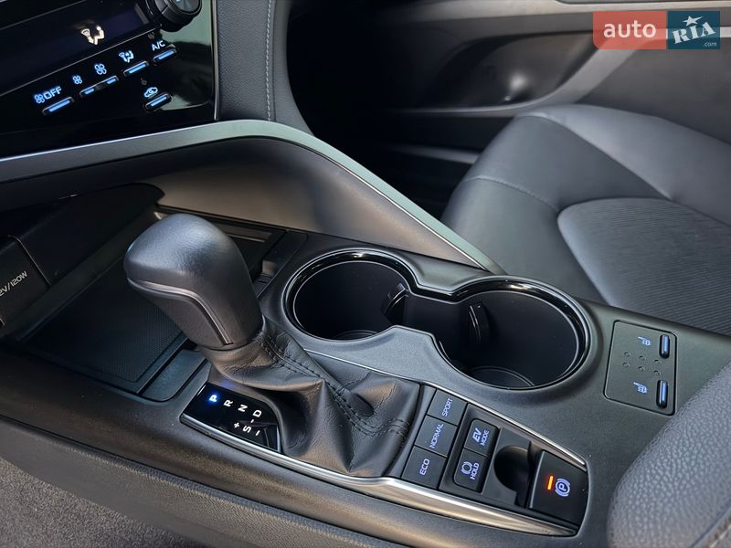 Седан Toyota Camry 2023 в Киеве