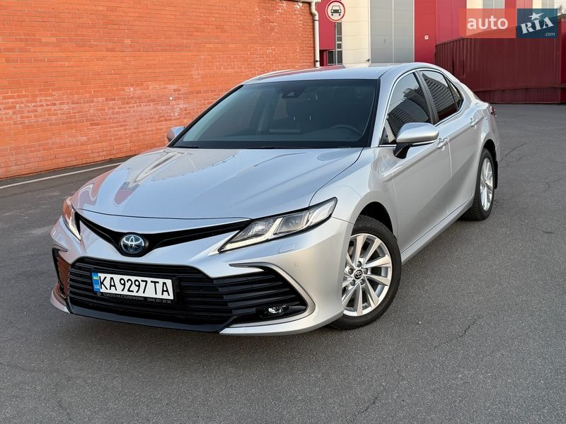 Седан Toyota Camry 2023 в Киеве