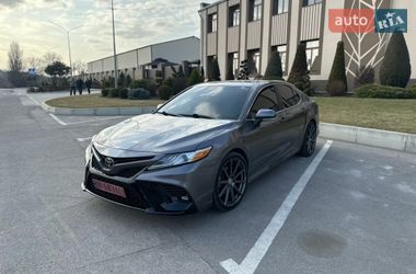 Седан Toyota Camry 2018 в Запоріжжі