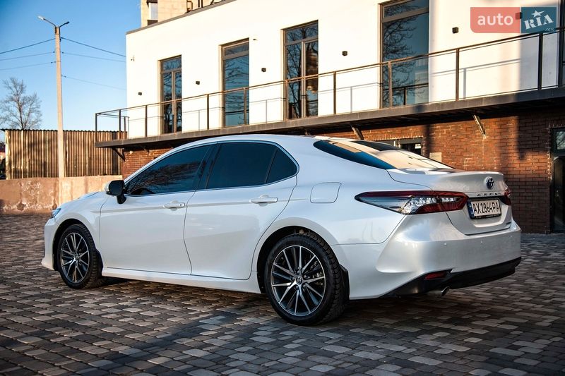 Седан Toyota Camry 2021 в Харькове