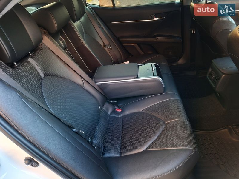 Седан Toyota Camry 2021 в Харькове