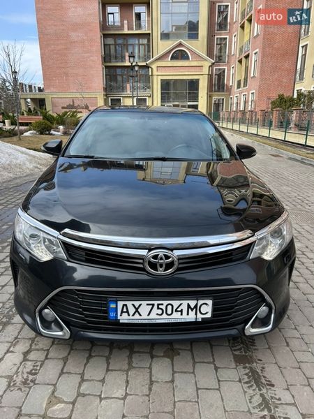 Седан Toyota Camry 2017 в Харькове
