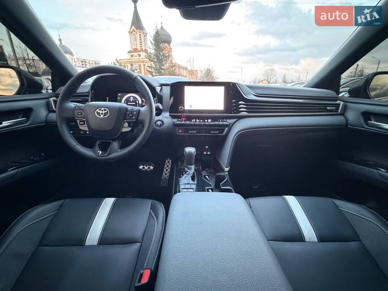 Седан Toyota Camry 2024 в Харкові