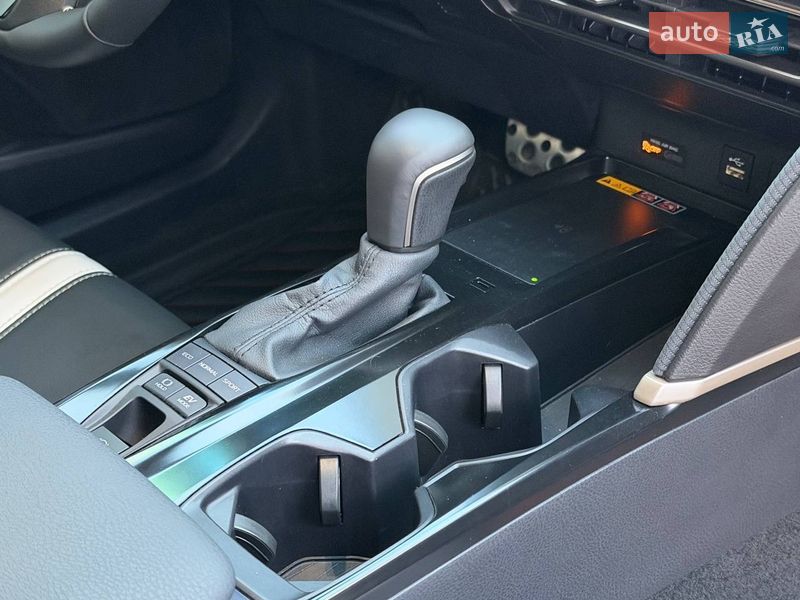 Седан Toyota Camry 2024 в Харкові