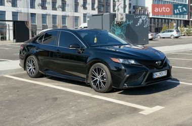 Седан Toyota Camry 2022 в Ровно