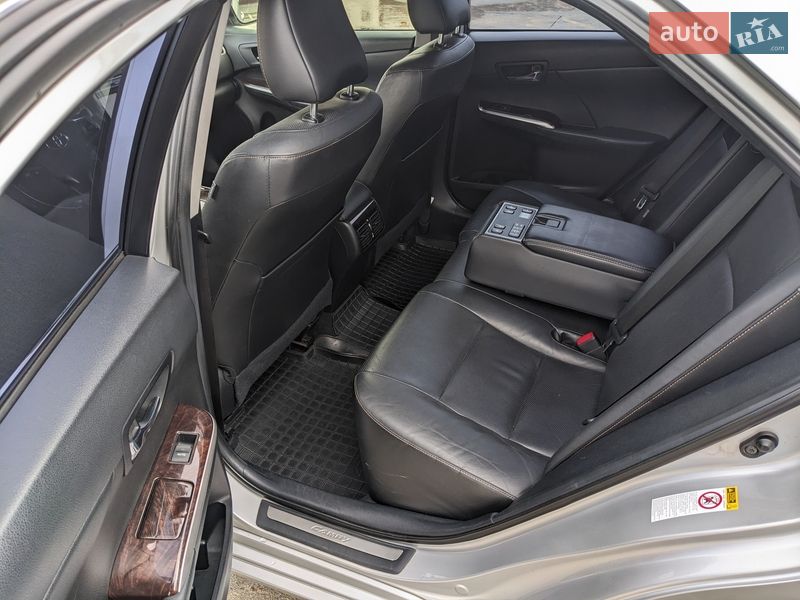 Седан Toyota Camry 2016 в Сумах