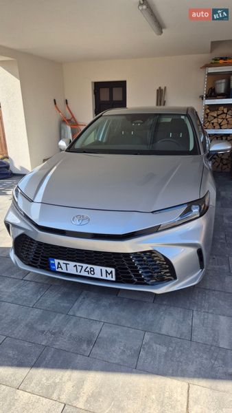 Седан Toyota Camry 2024 в Ивано-Франковске