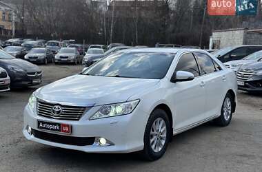 Седан Toyota Camry 2013 в Виннице