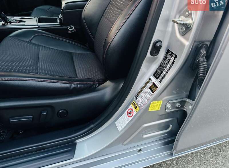 Седан Toyota Camry 2014 в Стоянке