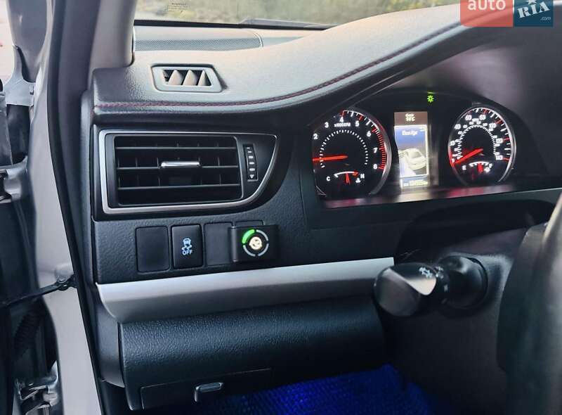 Седан Toyota Camry 2014 в Стоянке