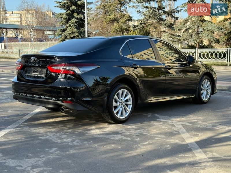 Седан Toyota Camry 2024 в Киеве
